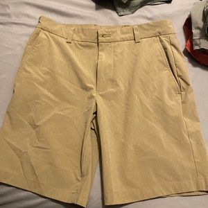 Mens Vineyard Vine performance khaki shorts